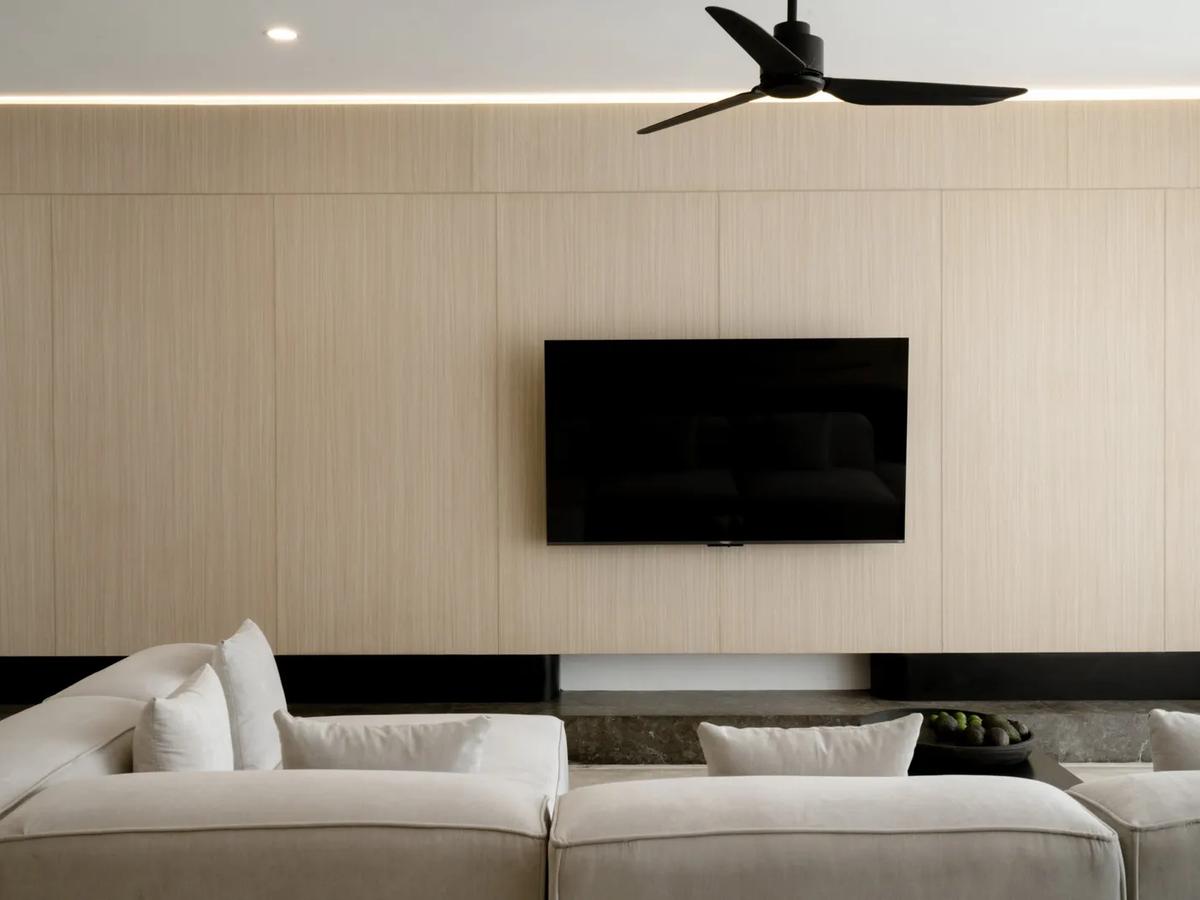 Bright Minimalist Villa - 11