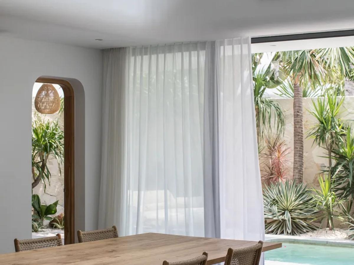 Curved Architectural Villa - 5