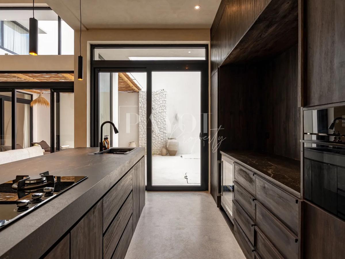 Art Inspired Modern Villa - 12