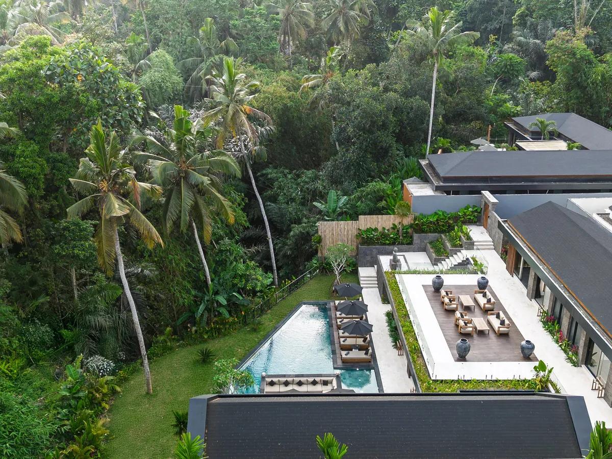 The Green Crowned Villa - 1