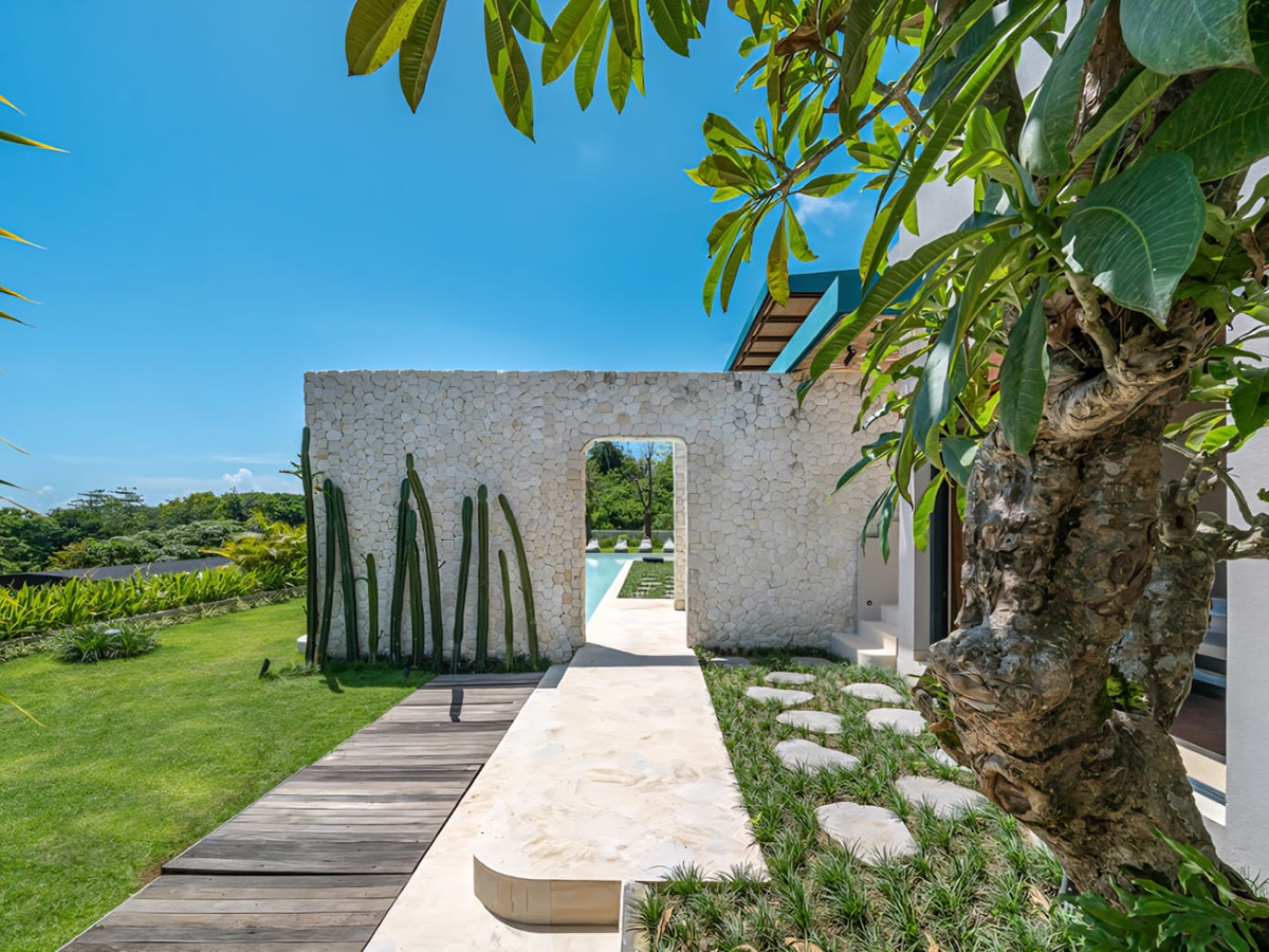 VILLA AMA - 4 BEDROOMS - ULUWATU CLIFF — 4-bedroom villa for sale in Uluwatu, Bali (photo 3)
