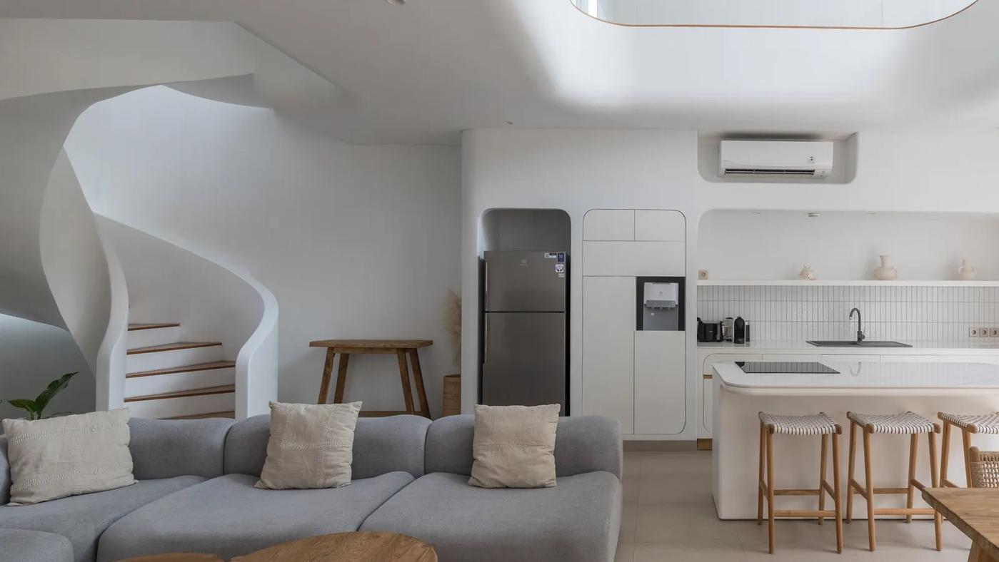 Curved Architectural Villa - Photo 1