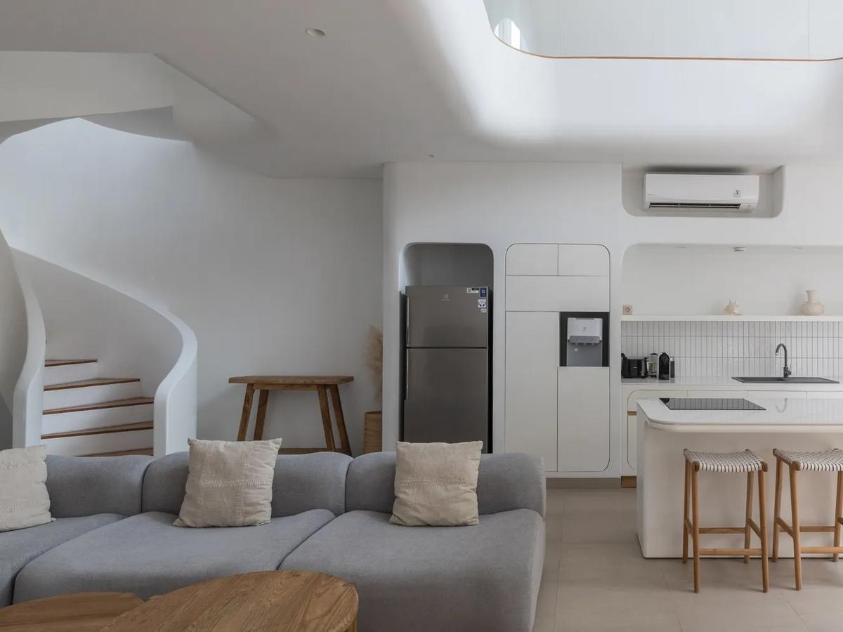 Curved Architectural Villa - 1