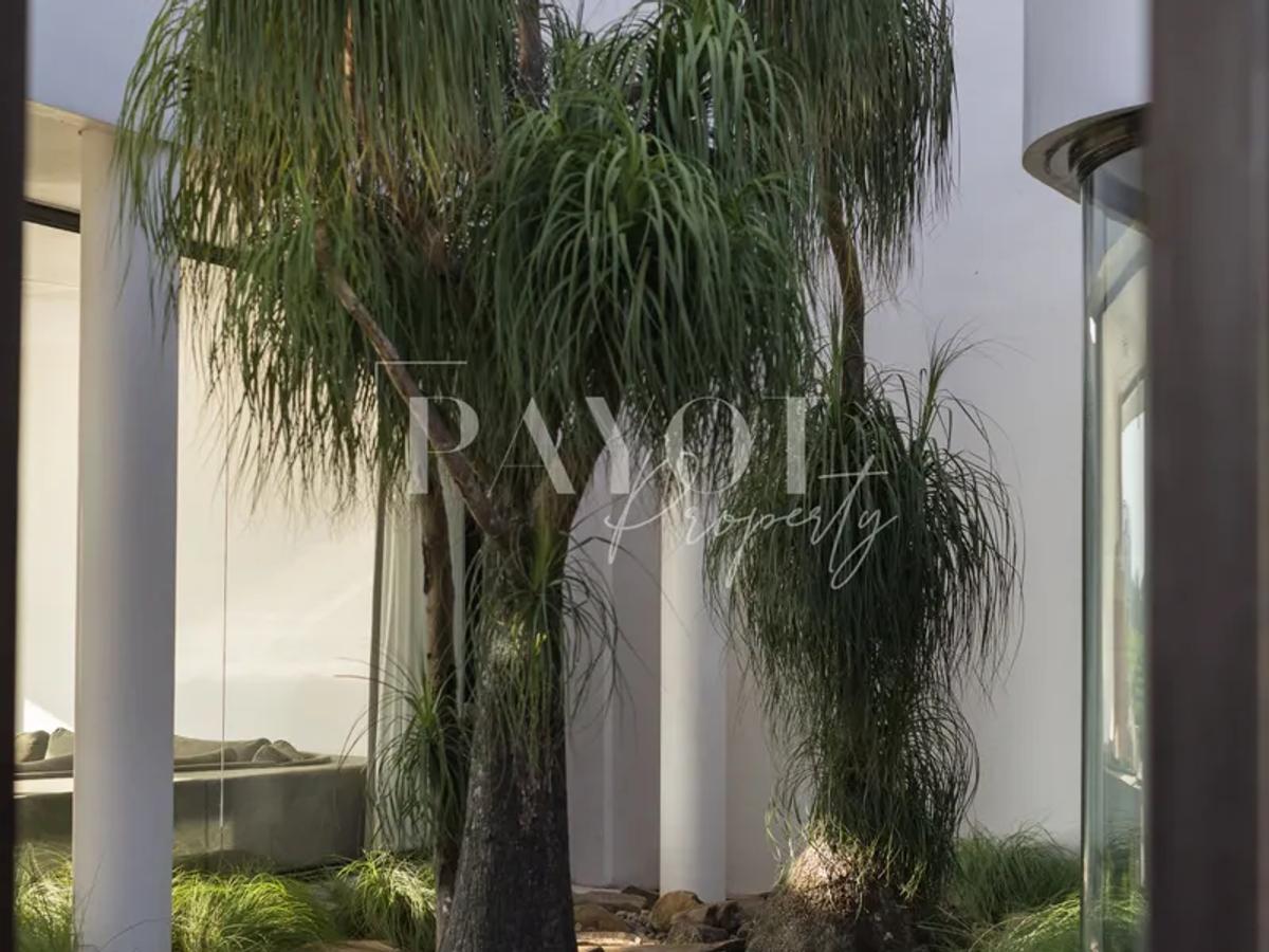 Architectural Masterpiece With Organic Curves - 12