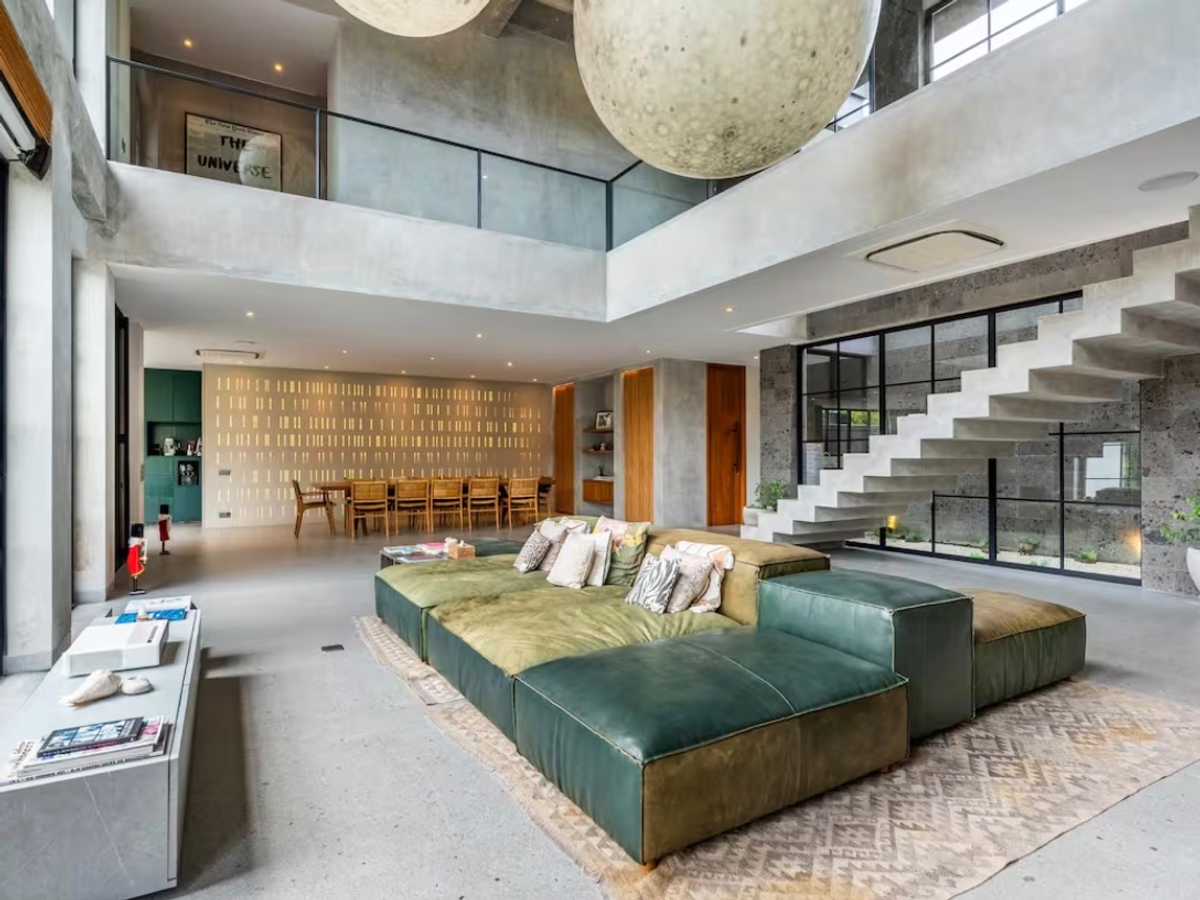 BRUTALIST TROPICAL VILLA – 5 BEDROOMS – UMALAS — 5-bedroom villa for sale in Umalas, Bali (photo 5)