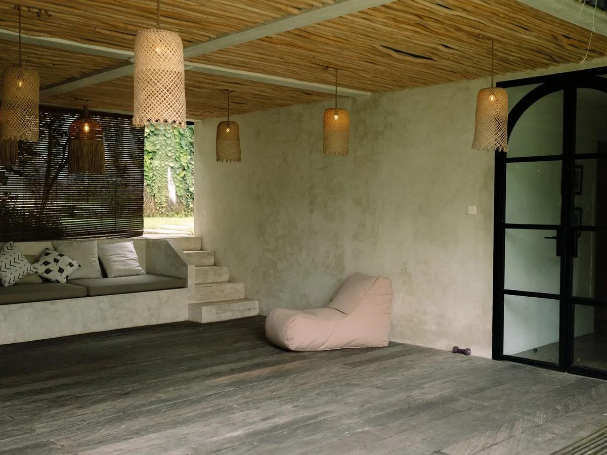 Familial Industrial Villa - 8