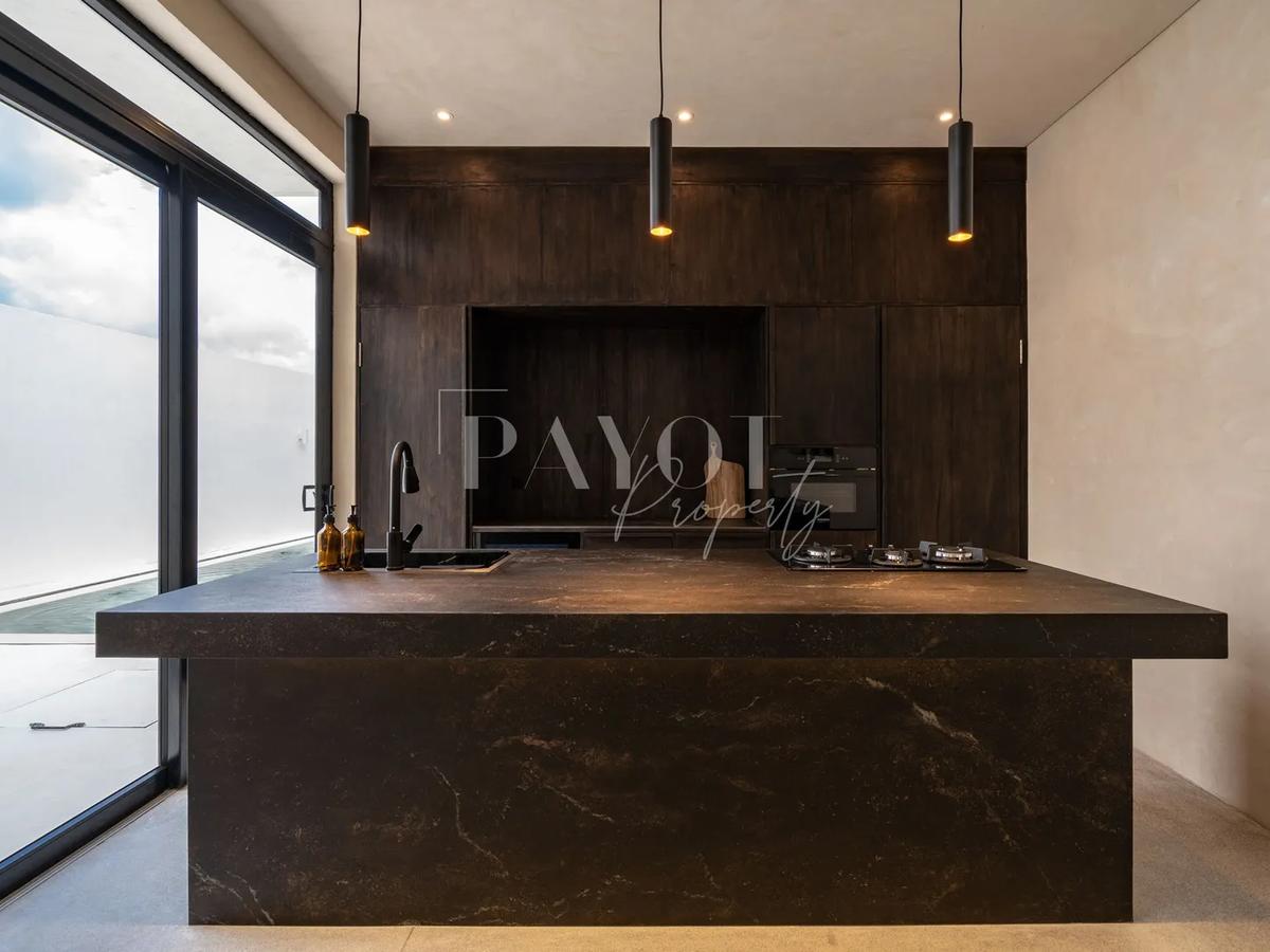 Art Inspired Modern Villa - 11