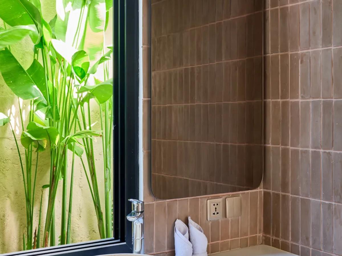 Elegant Urban Villa - 14