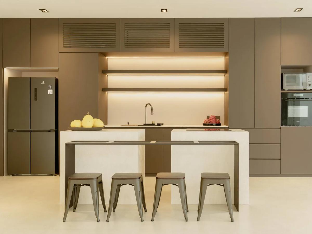 Bold Lines & Natural Textures Villa - 14