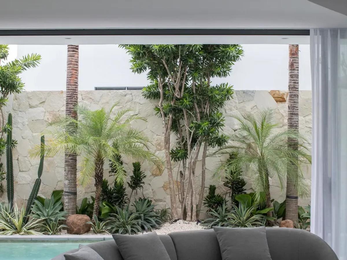 Curved Architectural Villa - 8