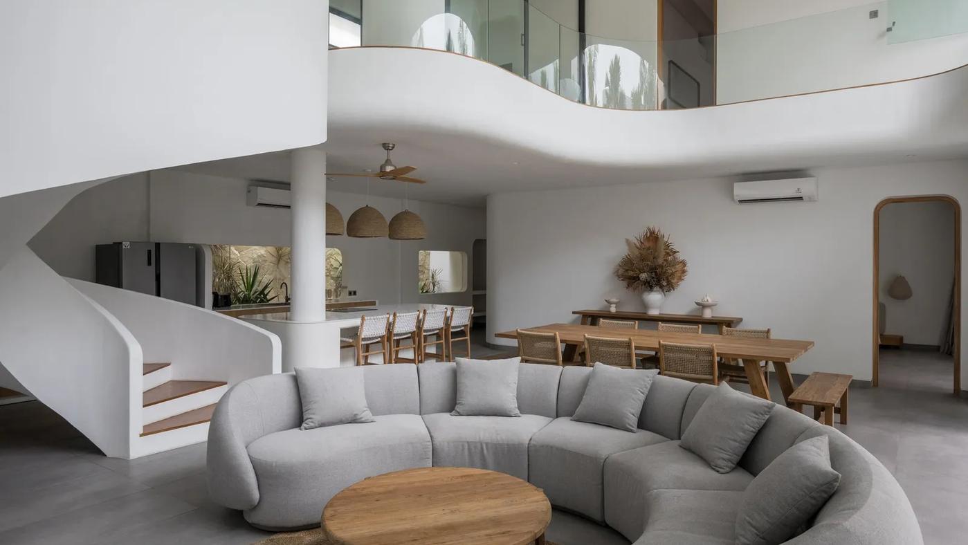 Curved Architectural Villa - Photo 1