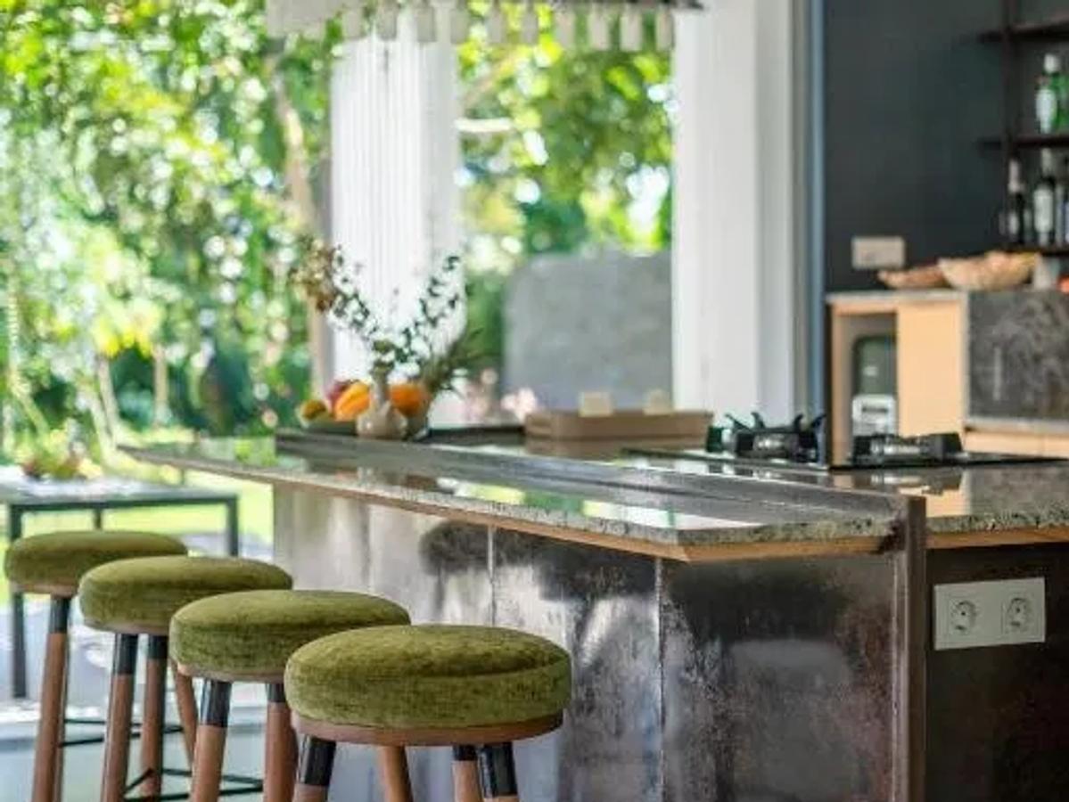 Stunning Architectural Villa With Garden - 6