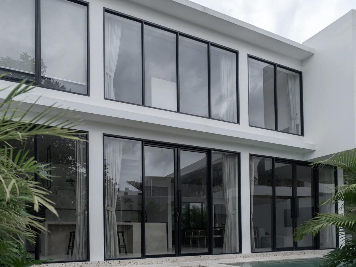 Monochrome Geometry Villa - 2