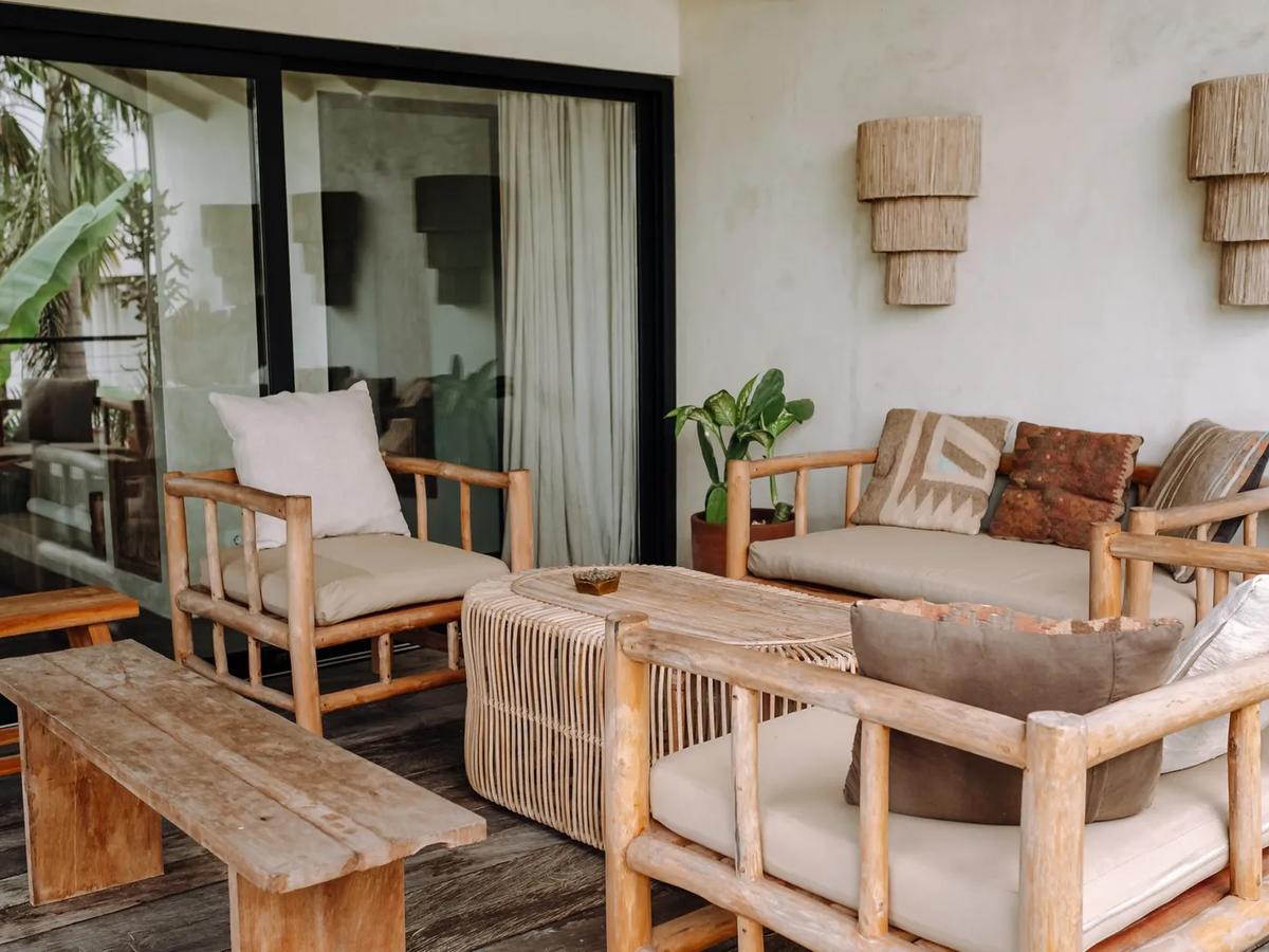 Familial Industrial Villa - 14