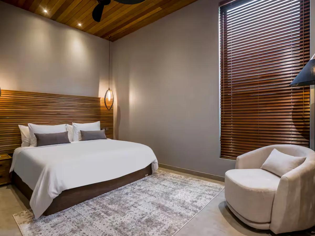 Contemporary Villa Retreat - 15