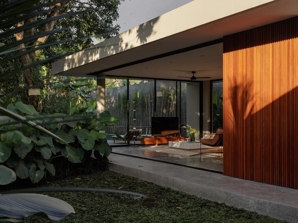 Villa Of Lines And Light - 9