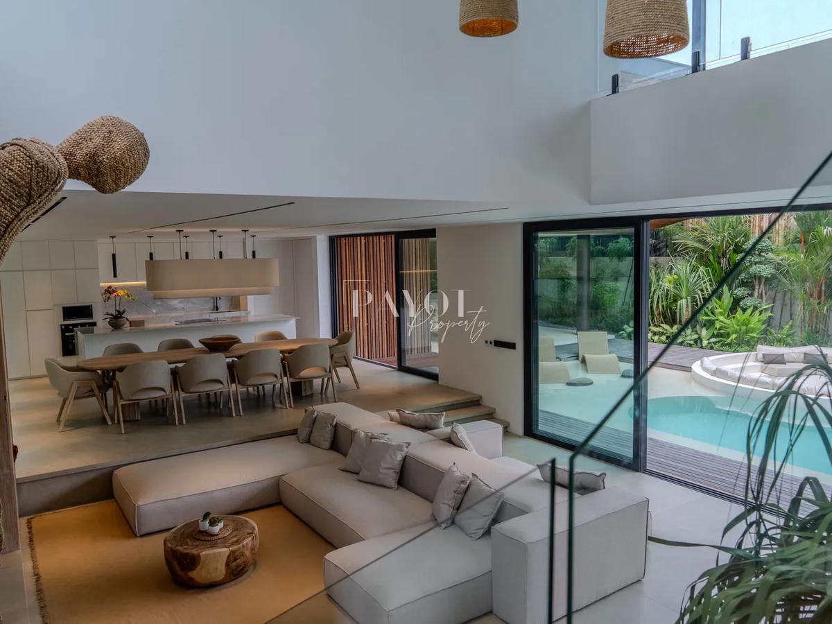 Striking Contemporary Hideaway - 7