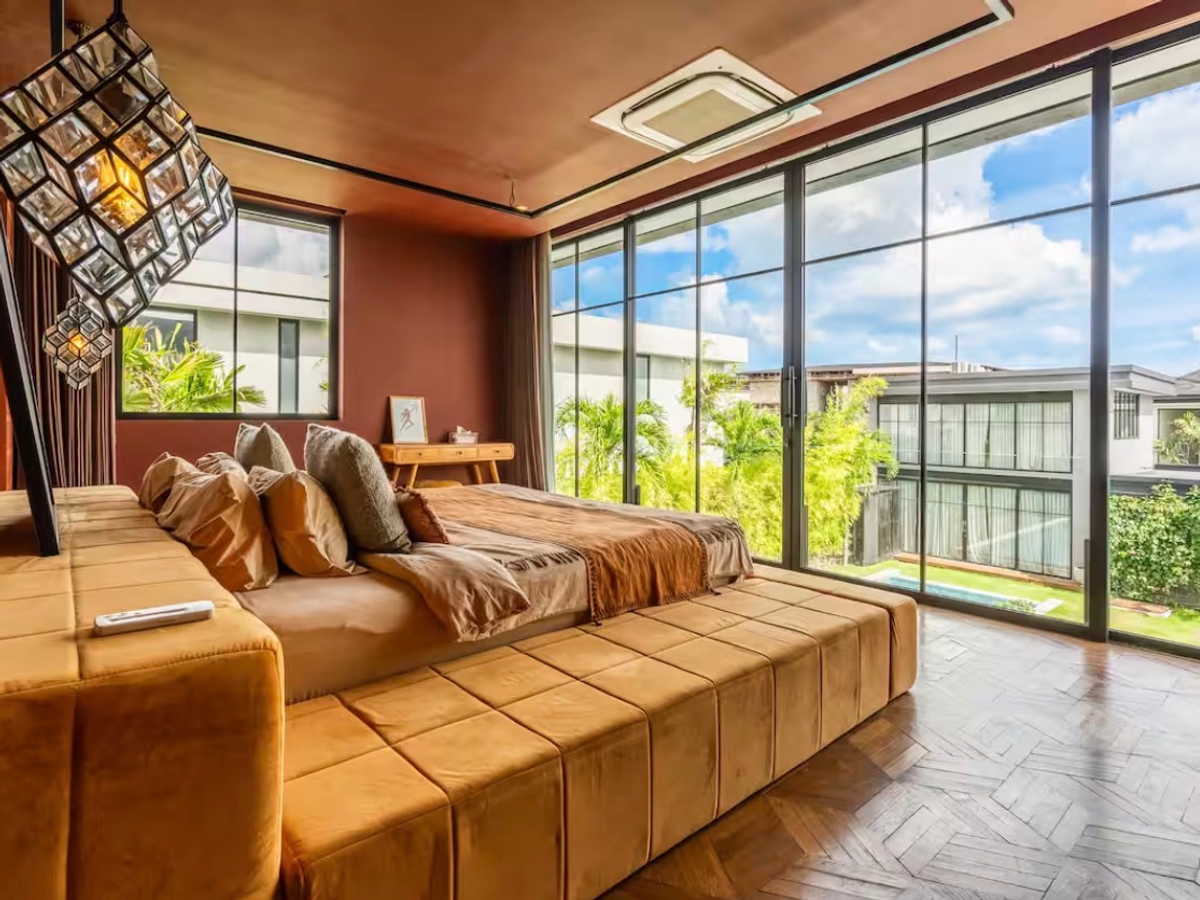 BRUTALIST TROPICAL VILLA – 5 BEDROOMS – UMALAS — 5-bedroom villa for sale in Umalas, Bali (photo 12)