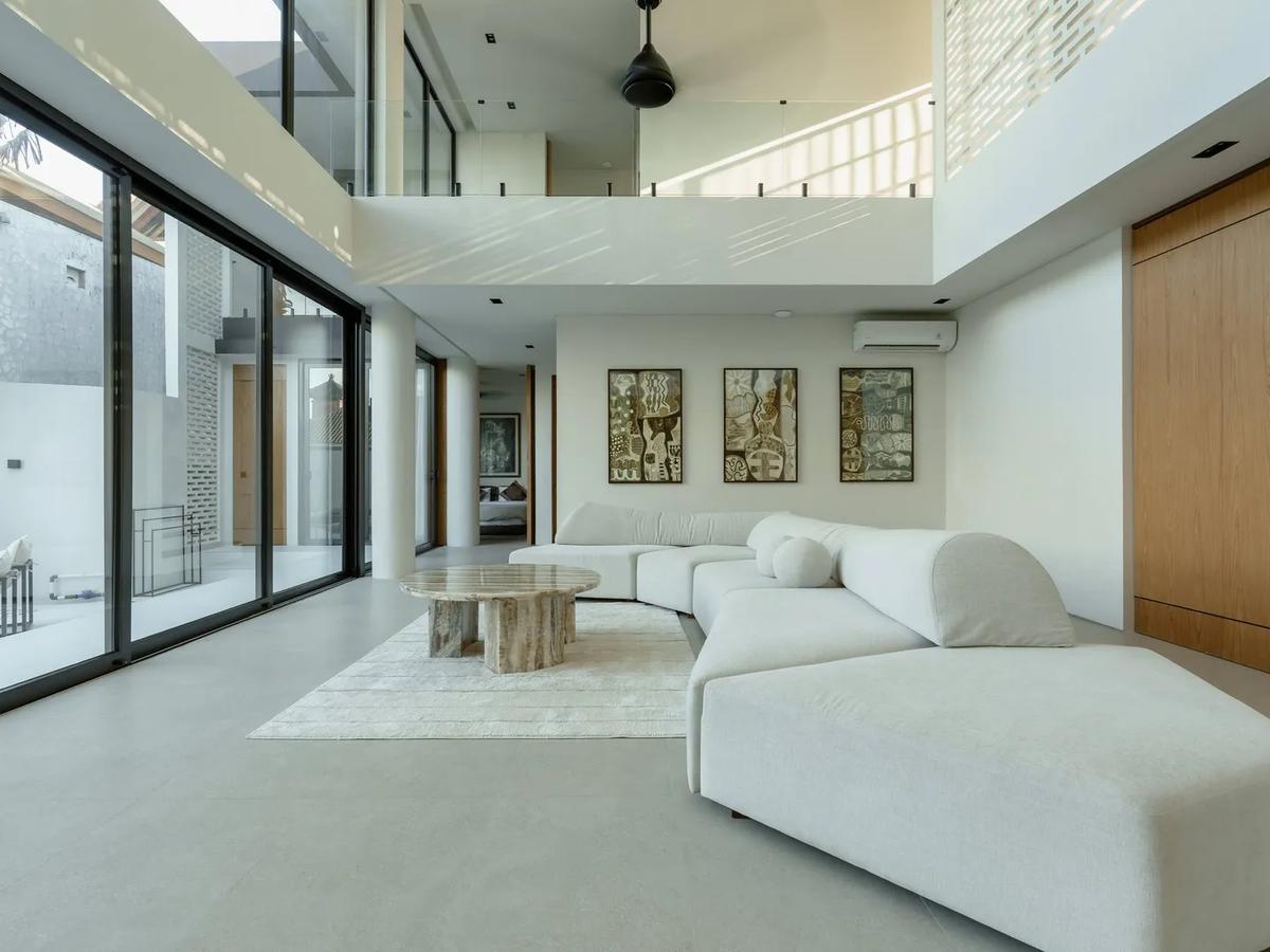 Bold Lines & Natural Textures Villa - 7