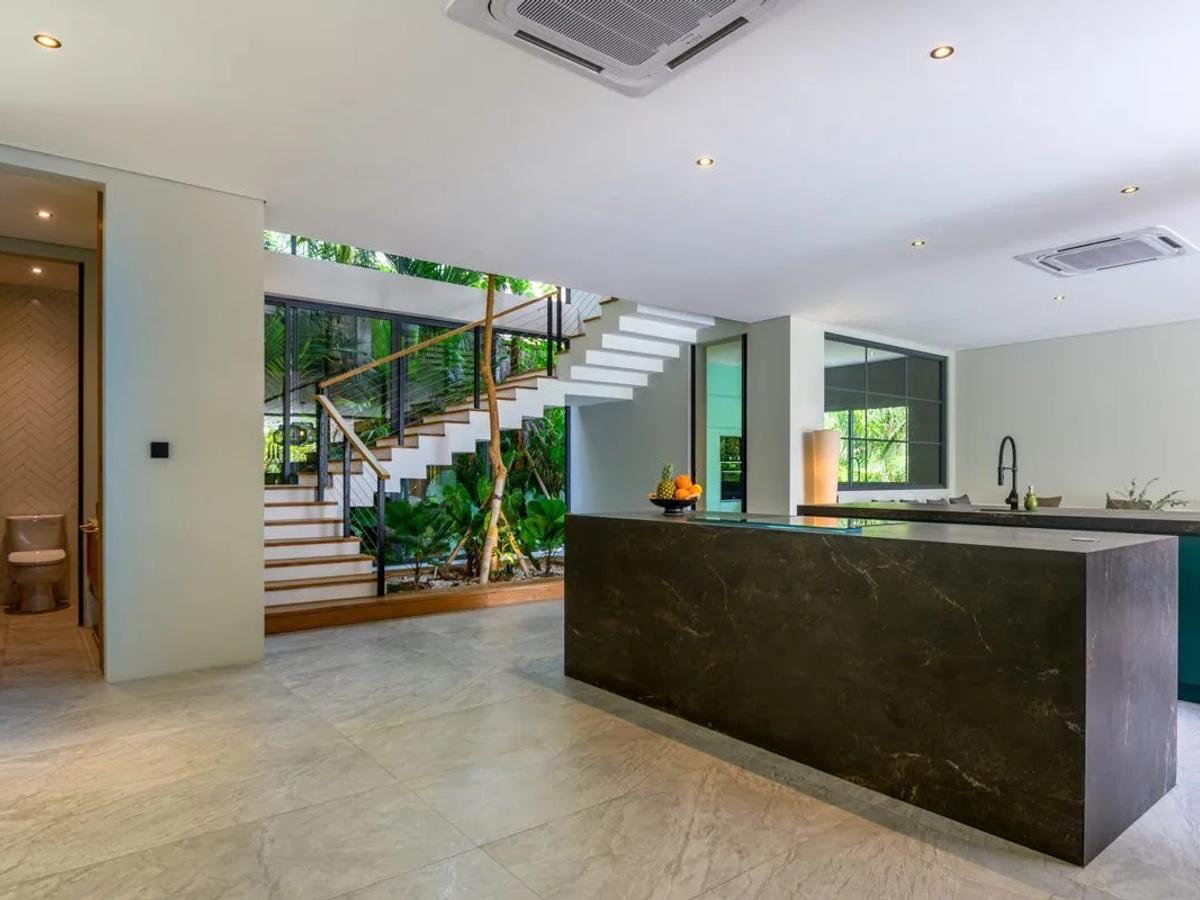 Modern Elegant White Villa - 14