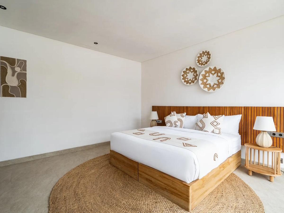 Contemporary Poolside Villa Retreat - 9