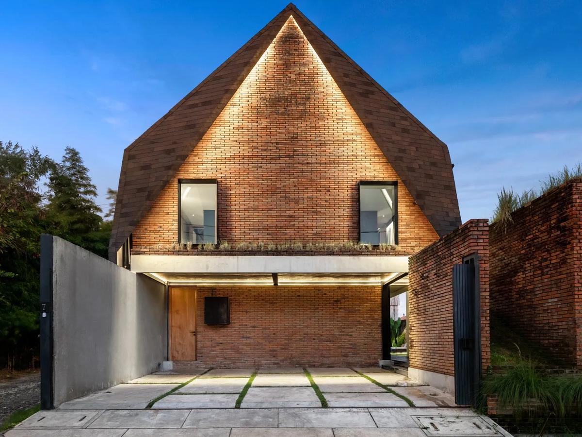 Urban Brutality Meets Tropical Soul - 1