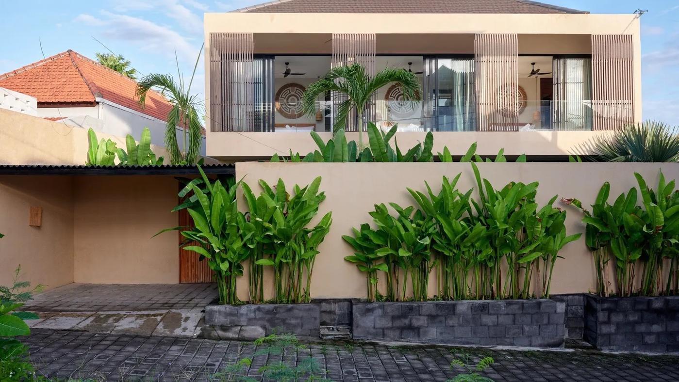 Elegant Urban Villa - Photo 1