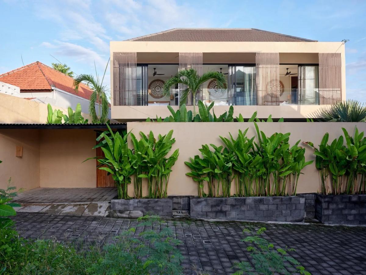 Elegant Urban Villa - 1