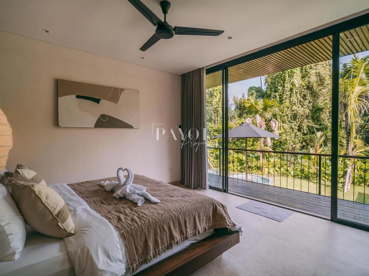 The Silence Of Straight Lines - 13