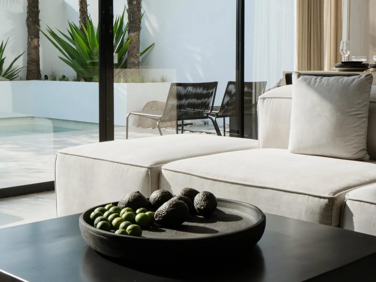 Bright Minimalist Villa - 8