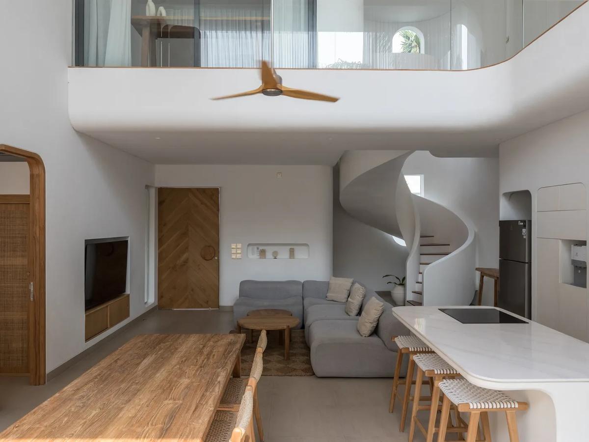 Curved Architectural Villa - 10