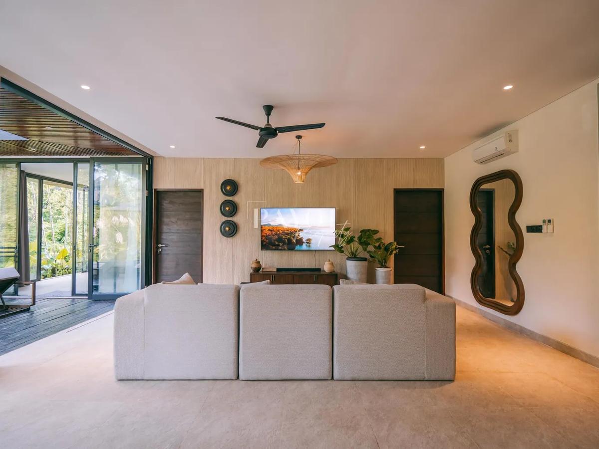 The Silence Of Straight Lines - 5