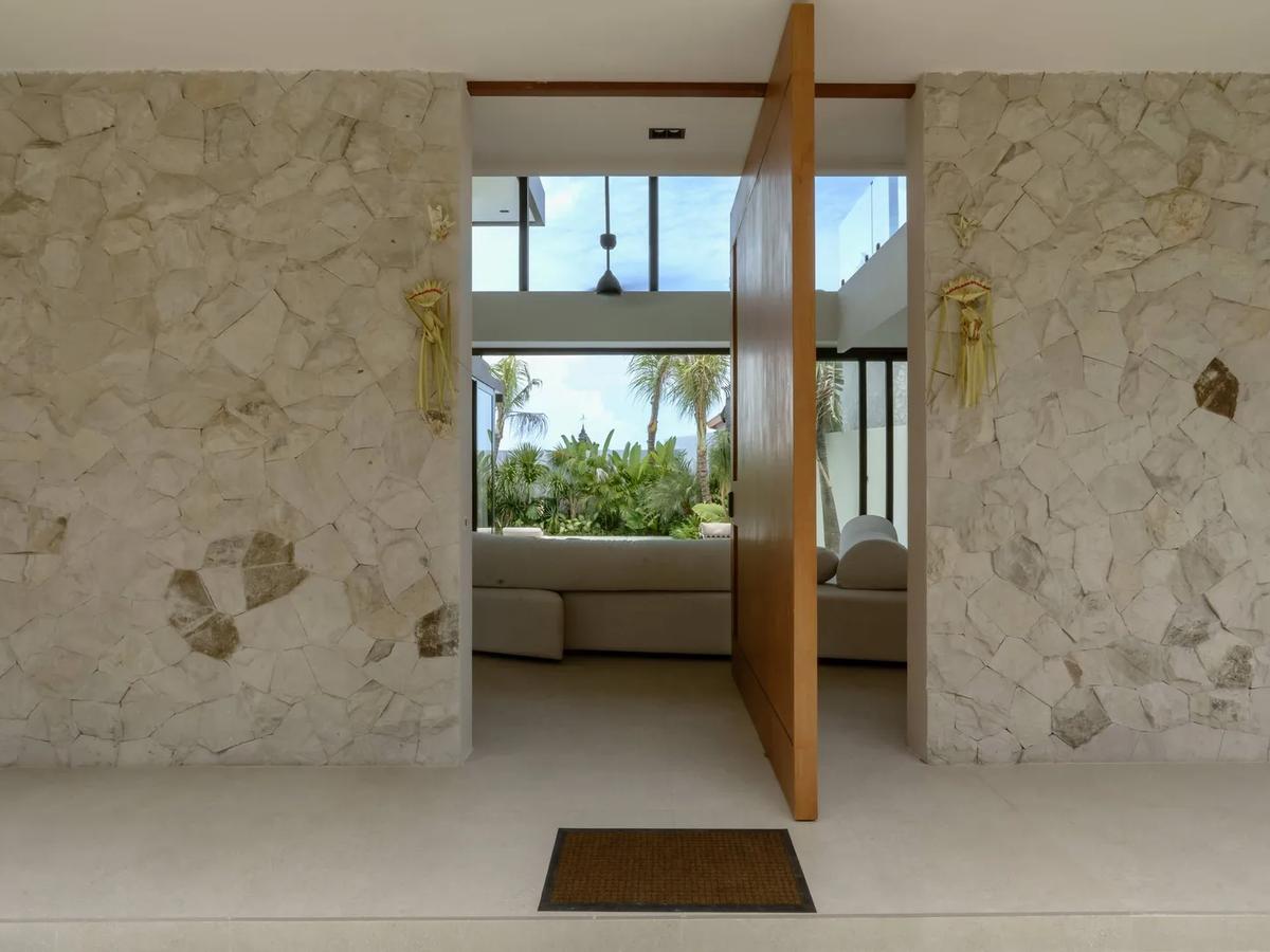 Bold Lines & Natural Textures Villa - 6