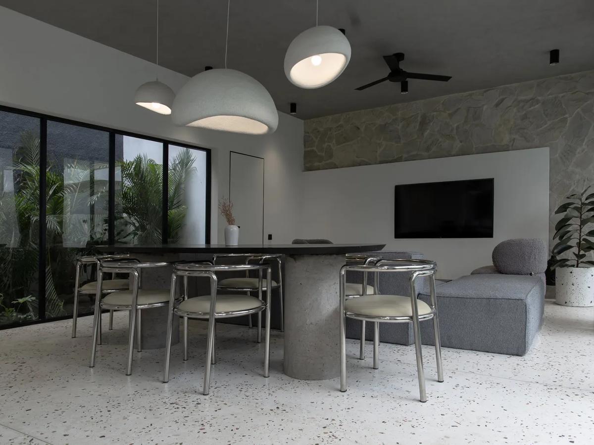 Monochrome Geometry Villa - 8