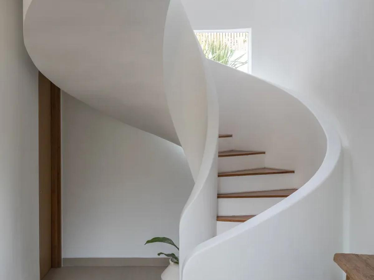 Curved Architectural Villa - 12