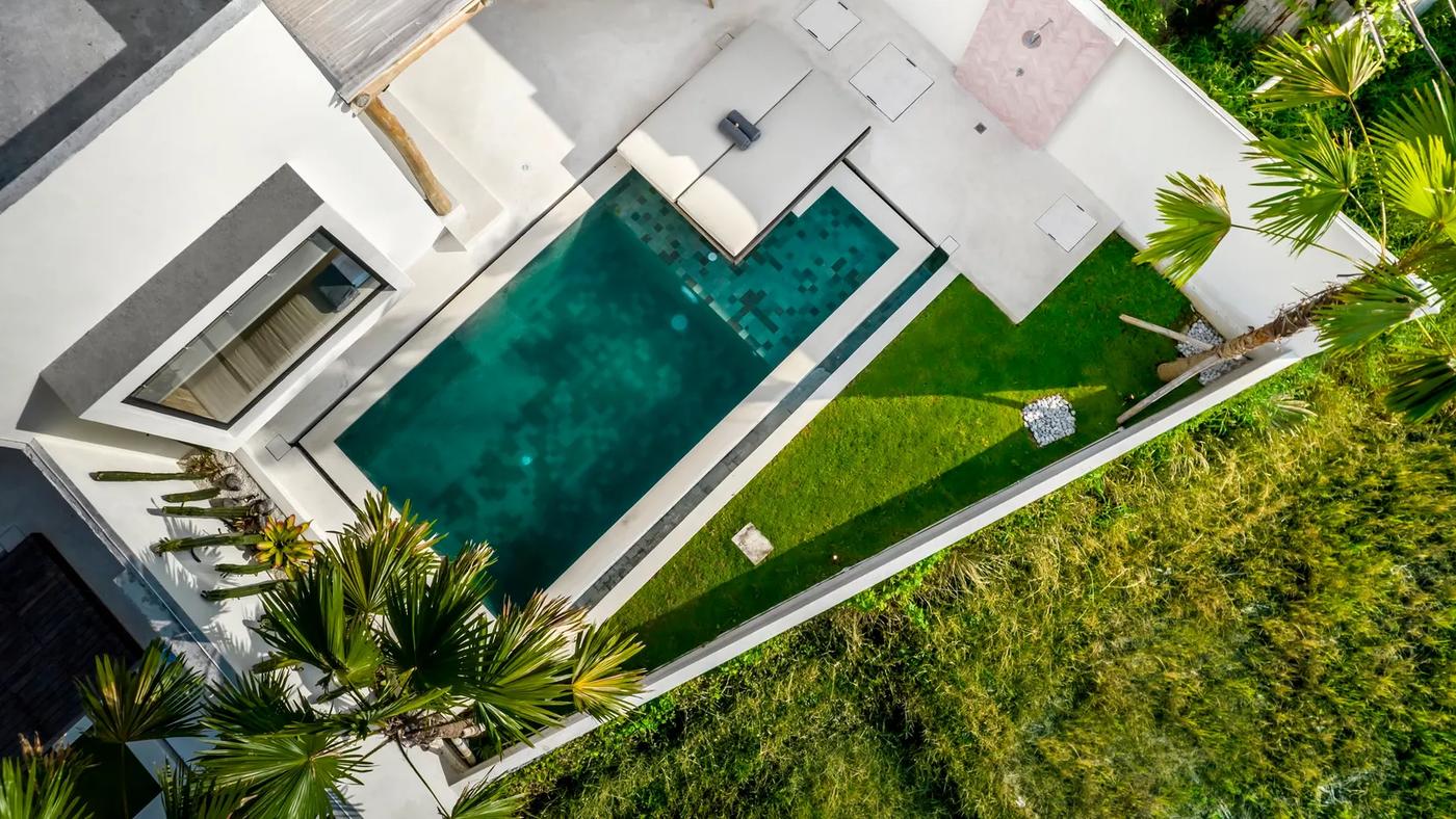 Sunlit Oasis Villa - Photo 1