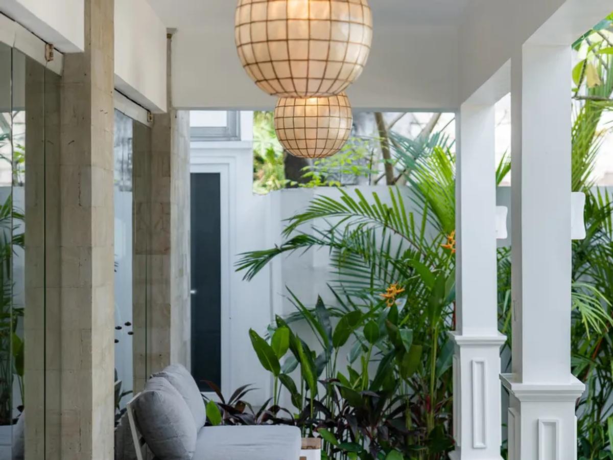 Contemporary Sactuary Framed By Nature - 8