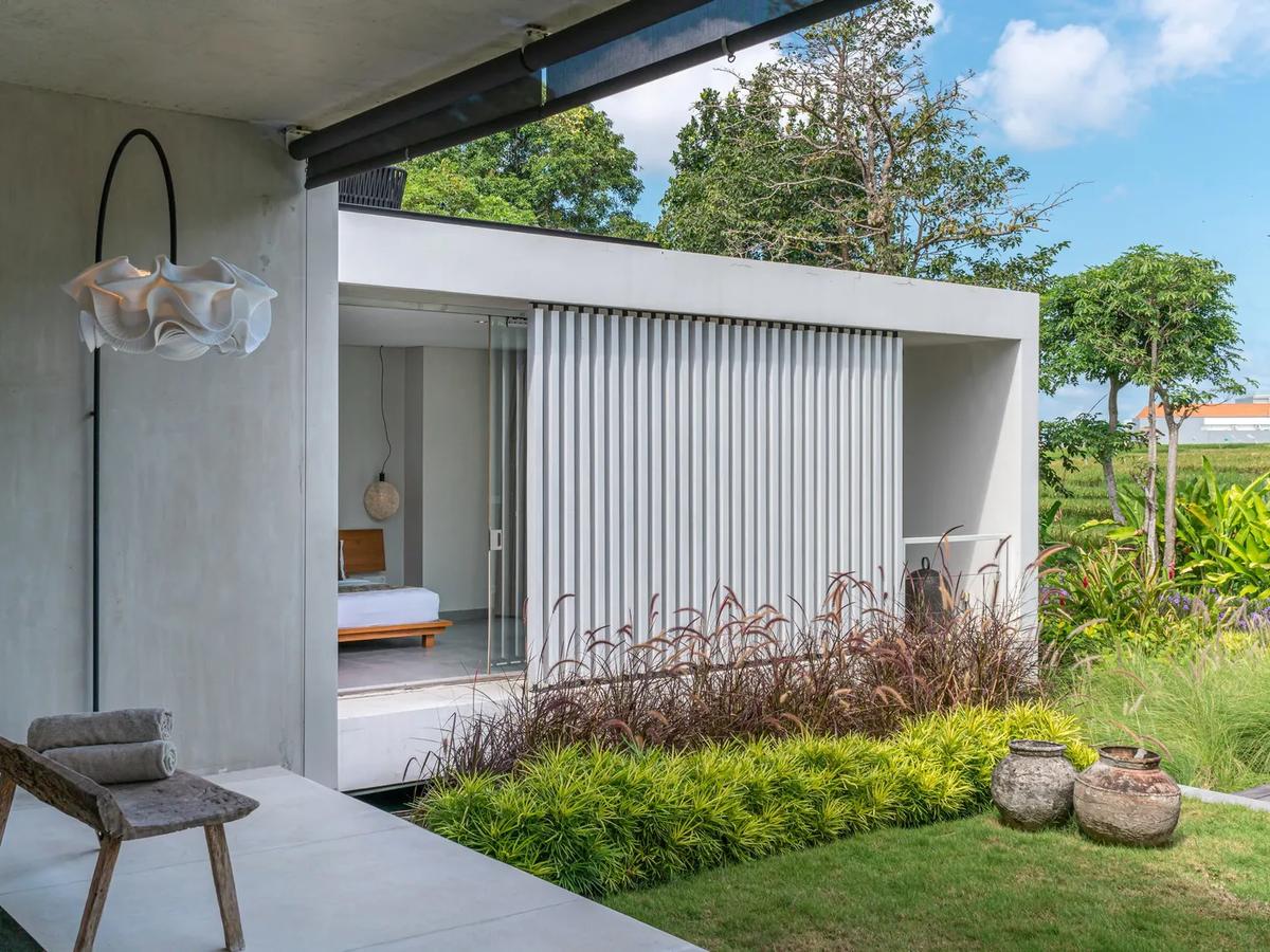 Stunning Architectural Villa With Garden - 3