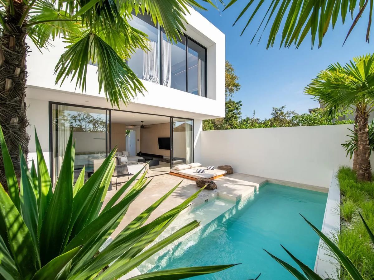 Bright Minimalist Villa - 2