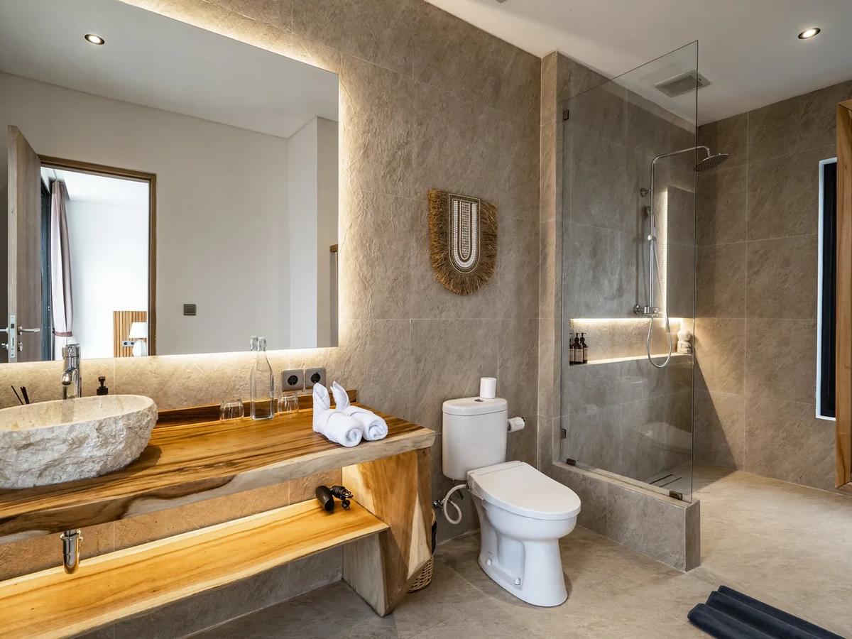 Contemporary Poolside Villa Retreat - 10