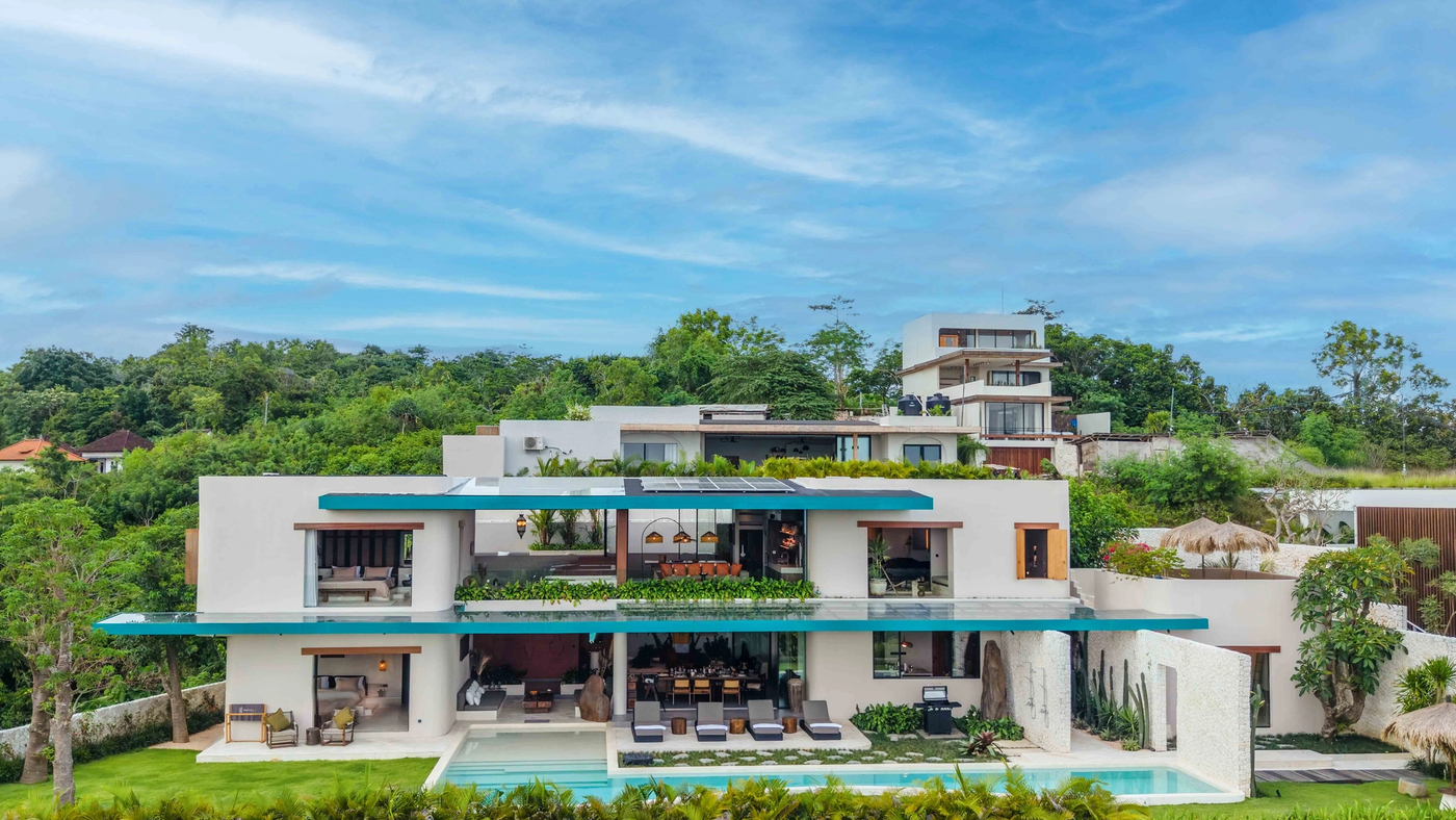 VILLA AMA 4 BEDROOMS ULUWATU CLIFF — 4-bedroom villa for sale in Uluwatu, Bali
