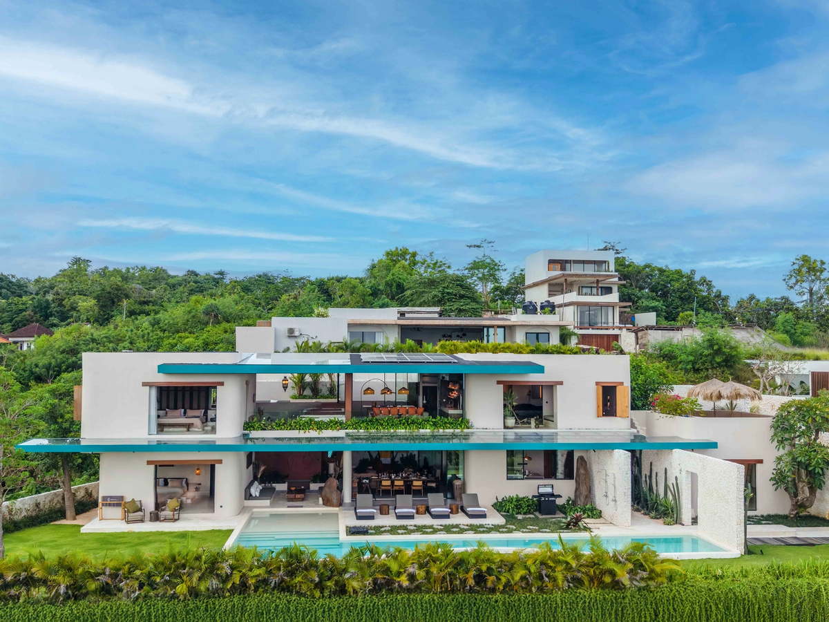 VILLA AMA - 4 BEDROOMS - ULUWATU CLIFF — 4-bedroom villa for sale in Uluwatu, Bali