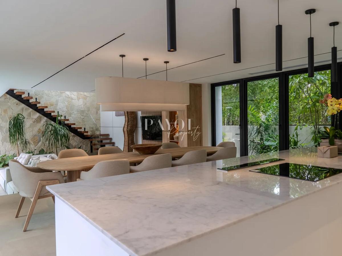 Striking Contemporary Hideaway - 10