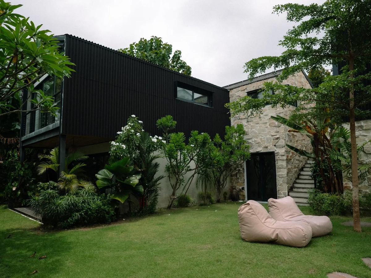 Familial Industrial Villa - 3