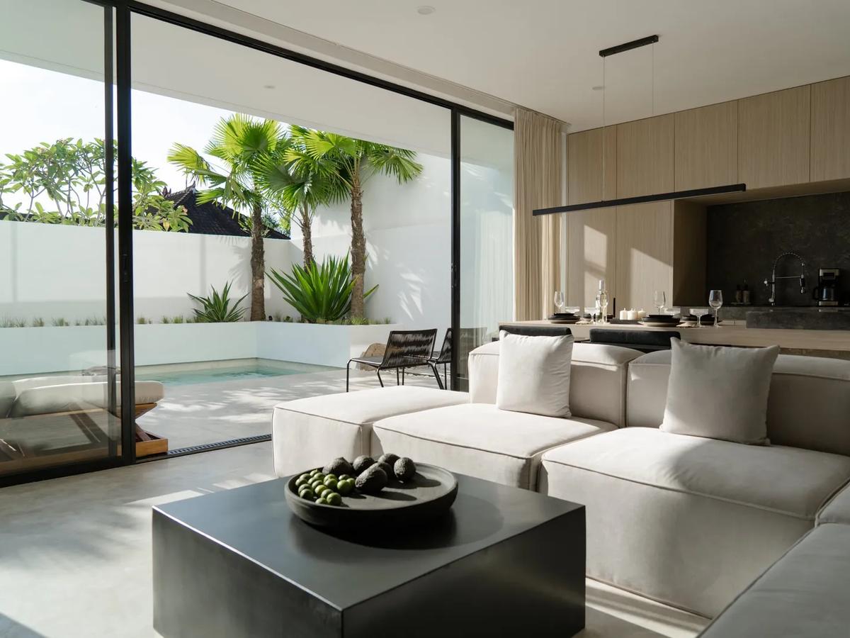 Bright Minimalist Villa - 7