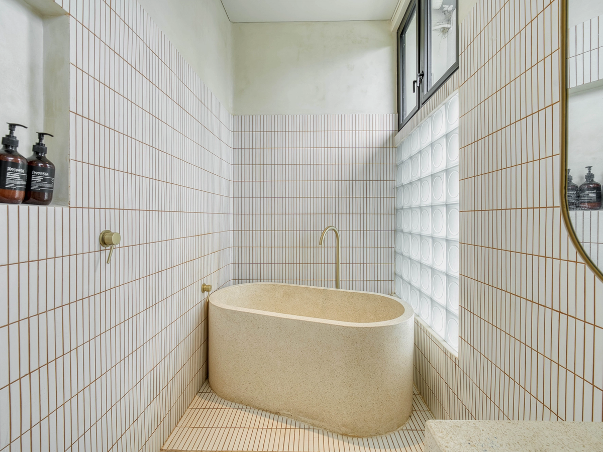 TROPICAL MINIMALIST VILLA  – 4 BEDROOMS - UBUD LODTUNDUH — 4-bedroom villa for sale in Ubud, Bali (photo 9)