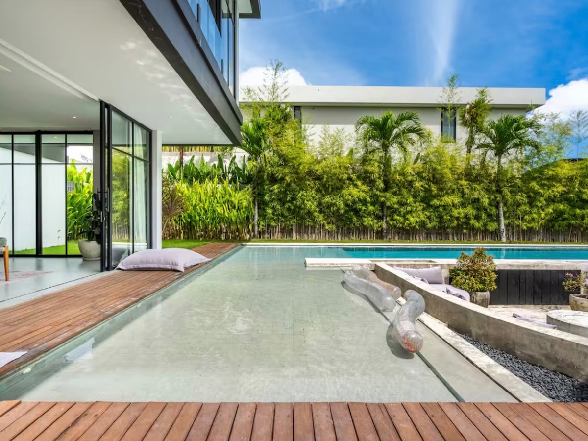 BRUTALIST TROPICAL VILLA – 5 BEDROOMS – UMALAS — 5-bedroom villa for sale in Umalas, Bali (photo 38)