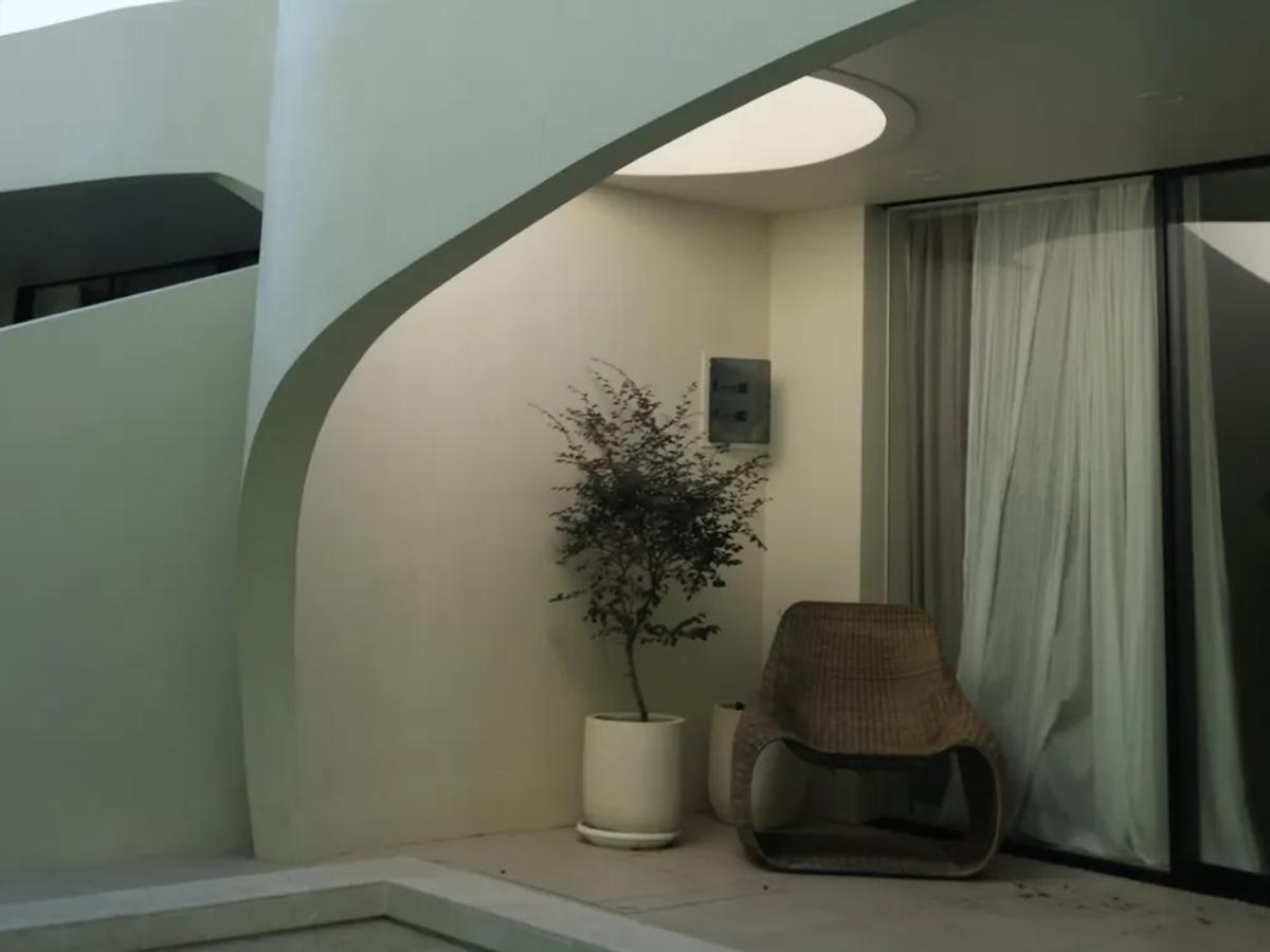 Elegant Design Villa - 2