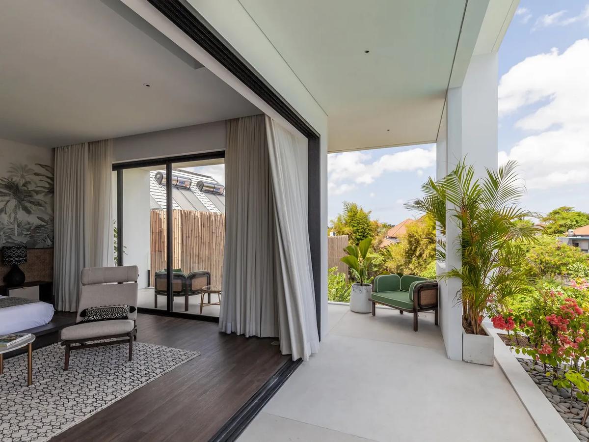 Stunning Architectural Residence - 14