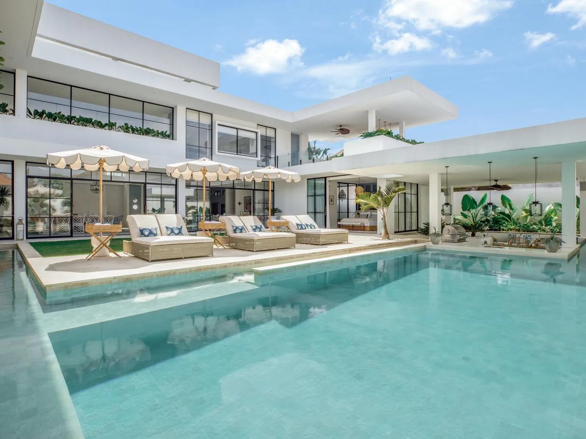 Modern Coastal Elegance Villa - 1